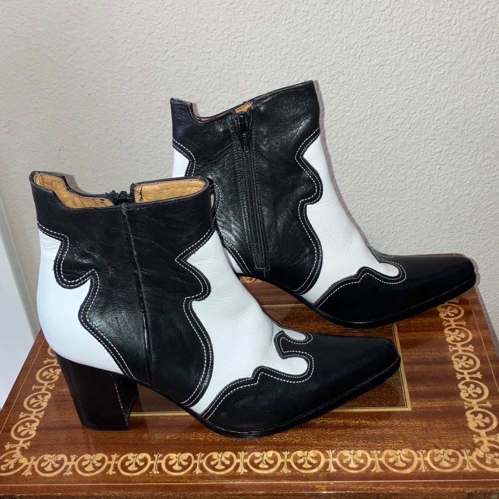 Nordstrom 37 Italy Black White western short boots